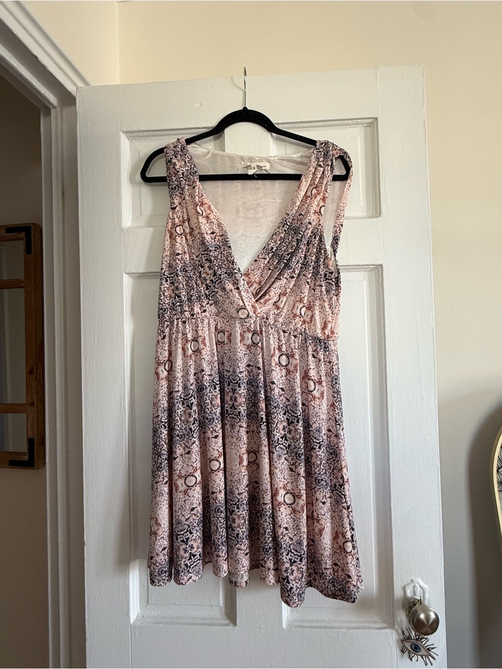 BCBGeneration Pink Patterned Sleeveless V-Neck Camisole